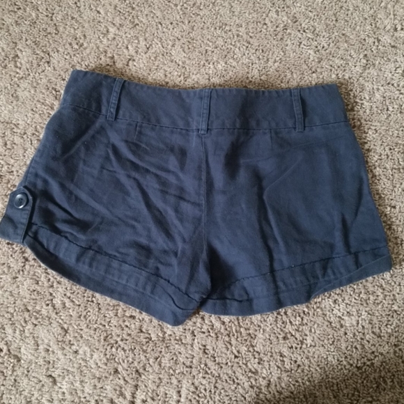 Shorts - Picture 7 of 8